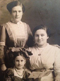 Image of Laura Kuhl's family in a portrait style photo.